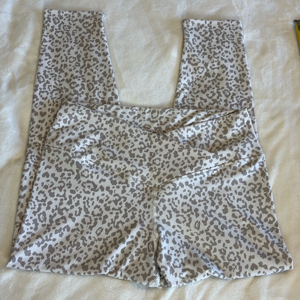 Women Evolution and Creation EVCR Tate Crossover Crop Leggings Taupe Cheetah XL